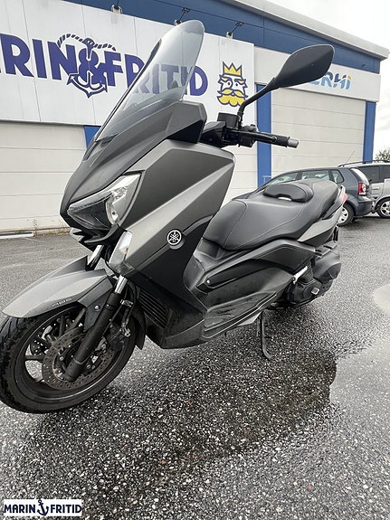 Yamaha XMAX 400 3 of 9