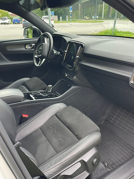 Volvo XC40 4 of 6