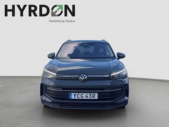 Volkswagen Tiguan 2 of 16