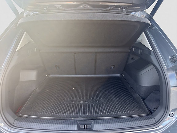Volkswagen Tiguan 12 of 16
