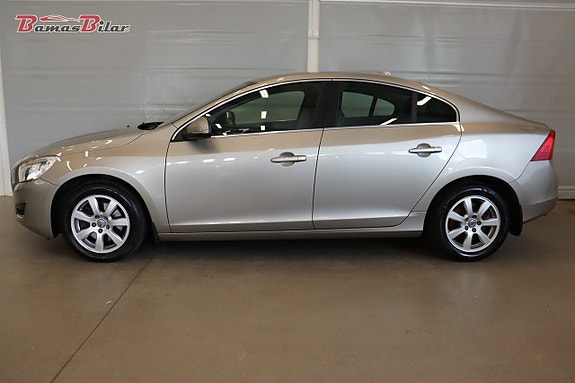 Volvo S60 2 of 17
