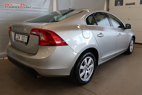 Volvo S60 5 of 17