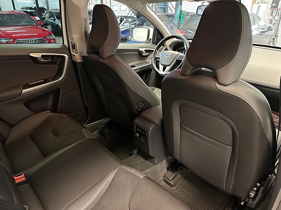 Volvo XC60 17 of 30