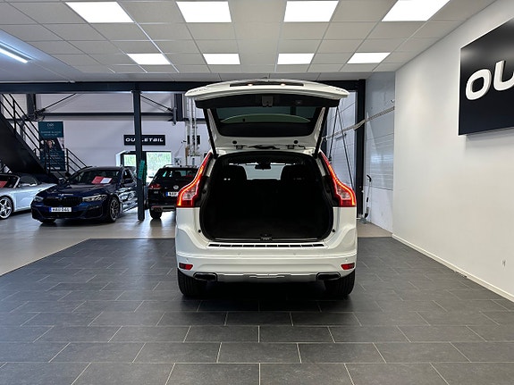 Volvo XC60 8 of 30