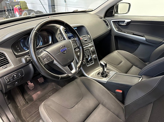 Volvo XC60 12 of 30