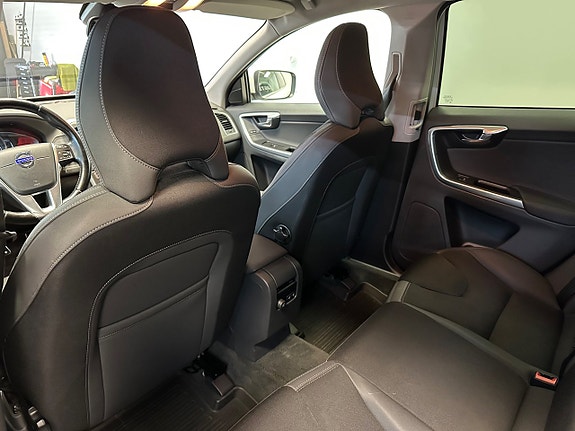 Volvo XC60 16 of 30