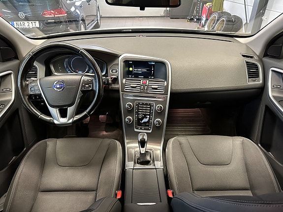 Volvo XC60 11 of 30