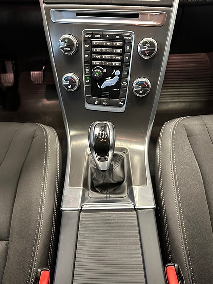Volvo XC60 23 of 30