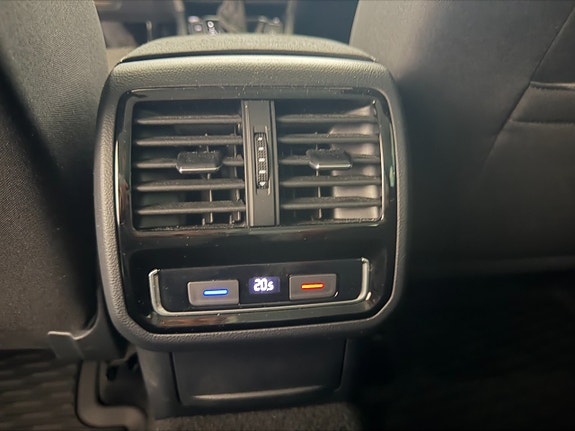 Volkswagen Passat 17 of 28