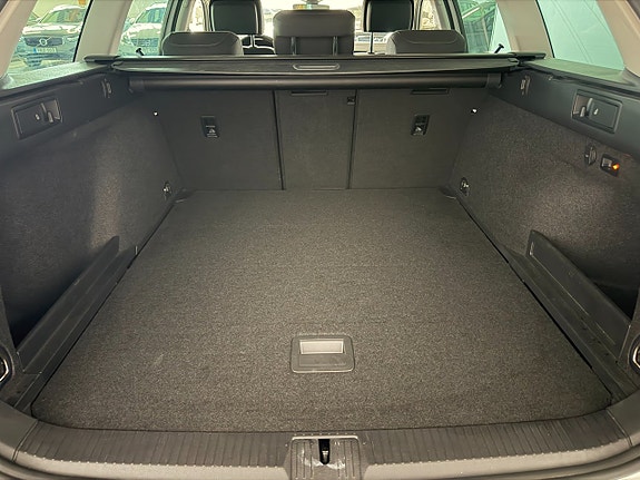 Volkswagen Passat 13 of 28