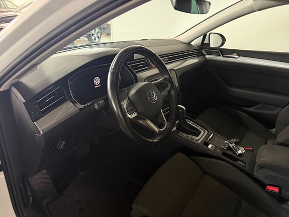Volkswagen Passat 22 of 28