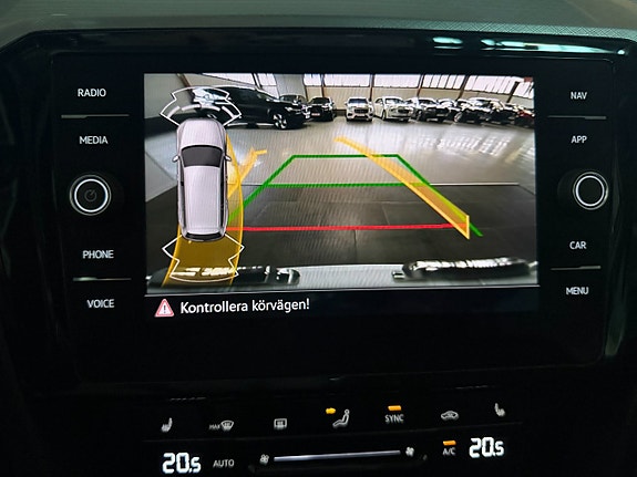 Volkswagen Passat 28 of 28