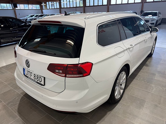 Volkswagen Passat 6 of 28