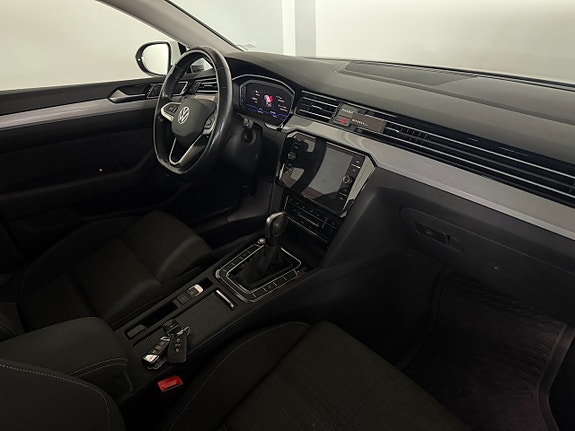 Volkswagen Passat 19 of 28