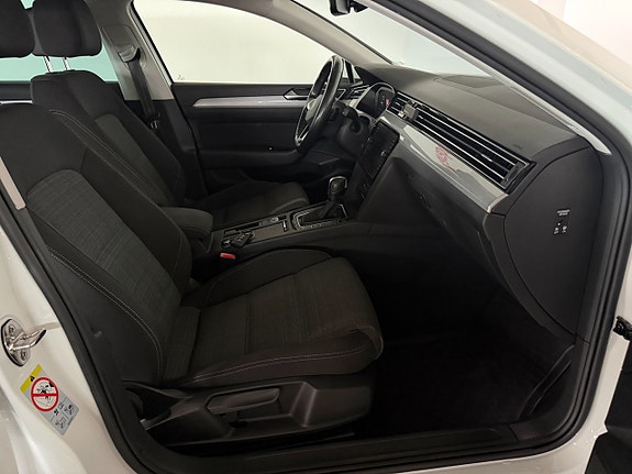 Volkswagen Passat 18 of 28