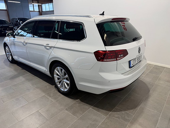 Volkswagen Passat 5 of 28