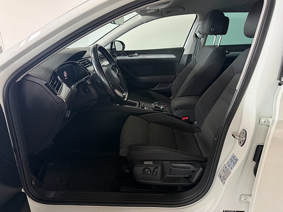 Volkswagen Passat 21 of 28