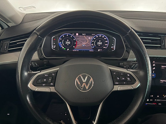Volkswagen Passat 23 of 28