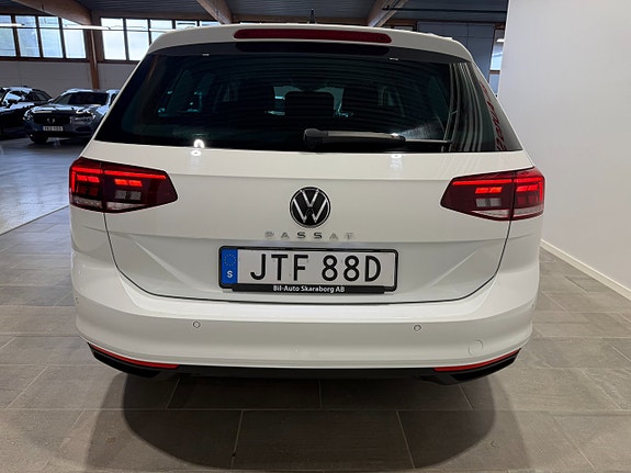 Volkswagen Passat 12 of 28