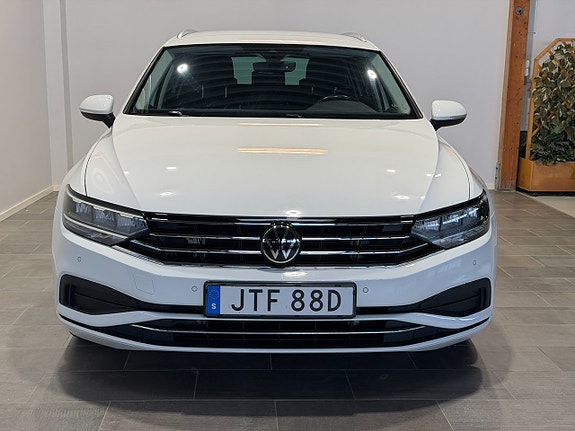Volkswagen Passat 10 of 28