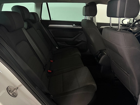 Volkswagen Passat 16 of 28