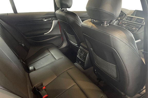 BMW 120i 7 of 18