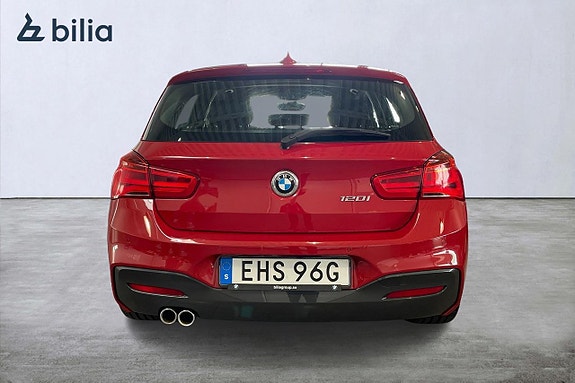 BMW 120i 4 of 18