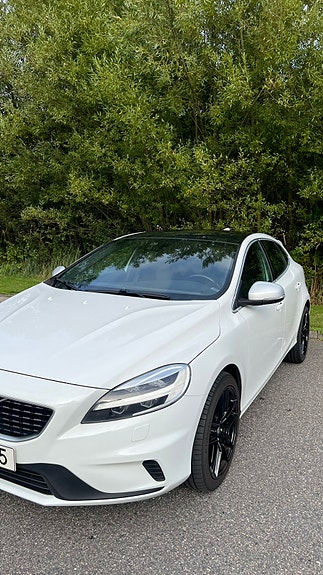 Volvo V40 2 of 7