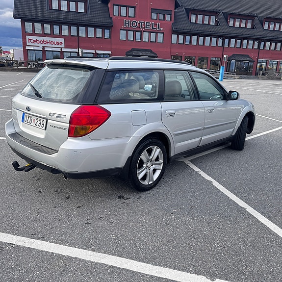 Subaru Outback 4 of 10