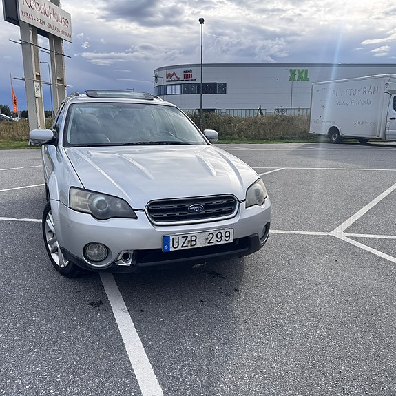 Subaru Outback 2 of 10