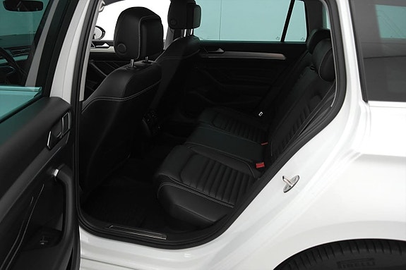 Volkswagen Passat 23 of 27