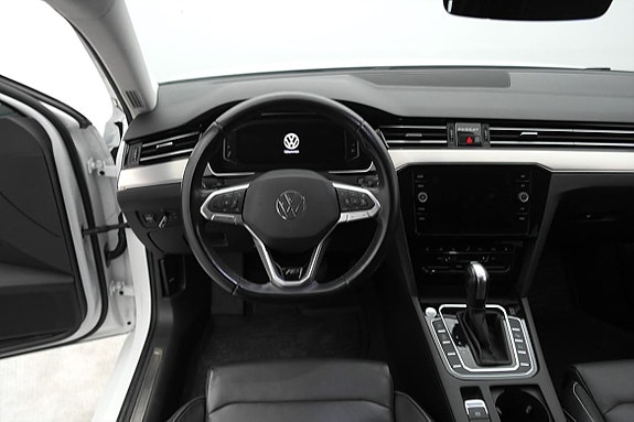 Volkswagen Passat 10 of 27