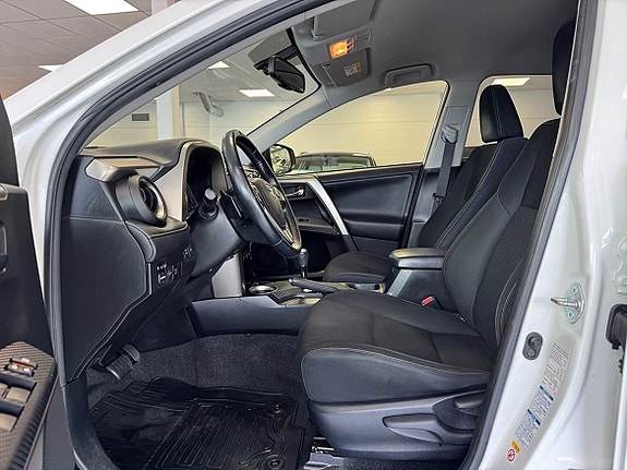 Toyota RAV4 8 of 24