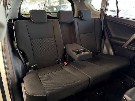 Toyota RAV4 13 of 24