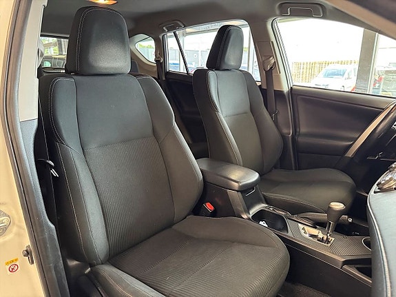 Toyota RAV4 12 of 24