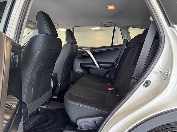 Toyota RAV4 14 of 24