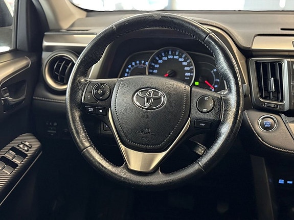 Toyota RAV4 11 of 24