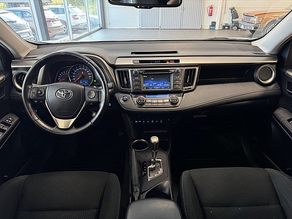 Toyota RAV4 10 of 24