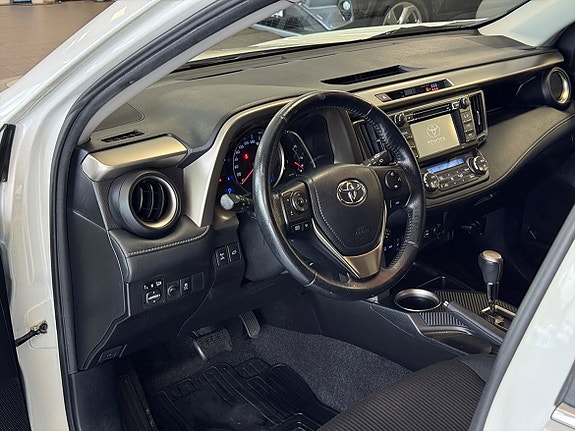 Toyota RAV4 9 of 24