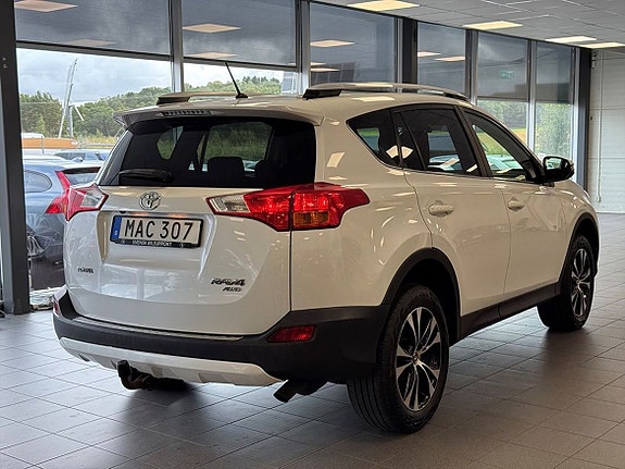 Toyota RAV4 3 of 24