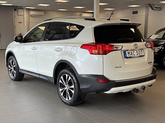 Toyota RAV4 5 of 24