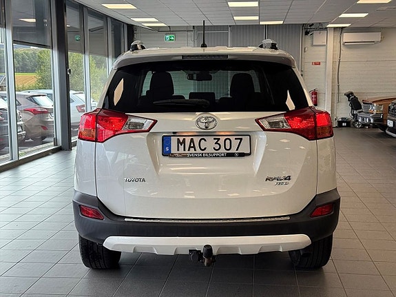 Toyota RAV4 4 of 24
