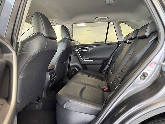 Toyota RAV4 14 of 25