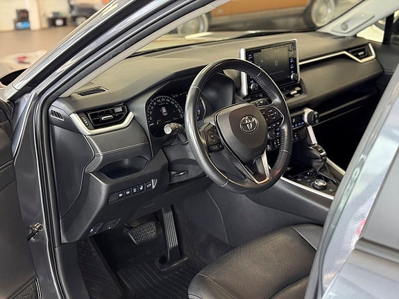 Toyota RAV4 9 of 25