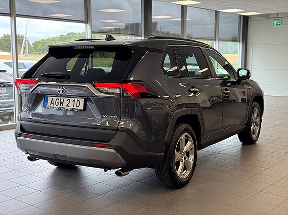 Toyota RAV4 3 of 25
