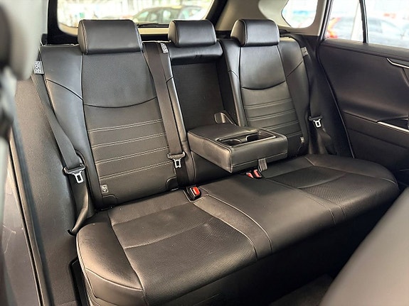 Toyota RAV4 13 of 25