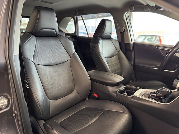 Toyota RAV4 12 of 25