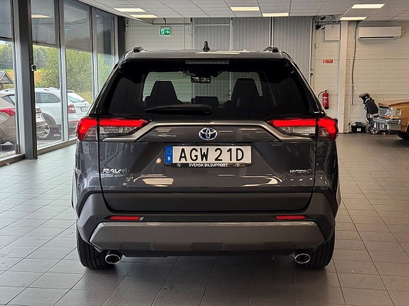 Toyota RAV4 4 of 25