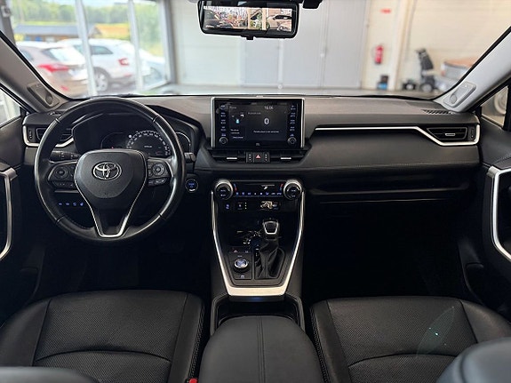 Toyota RAV4 10 of 25