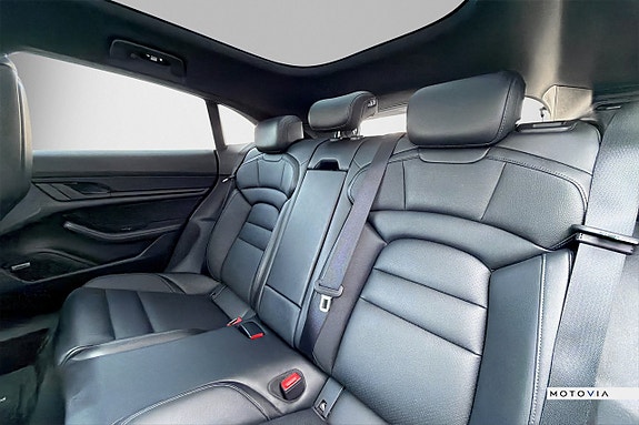 Porsche Taycan 14 of 22